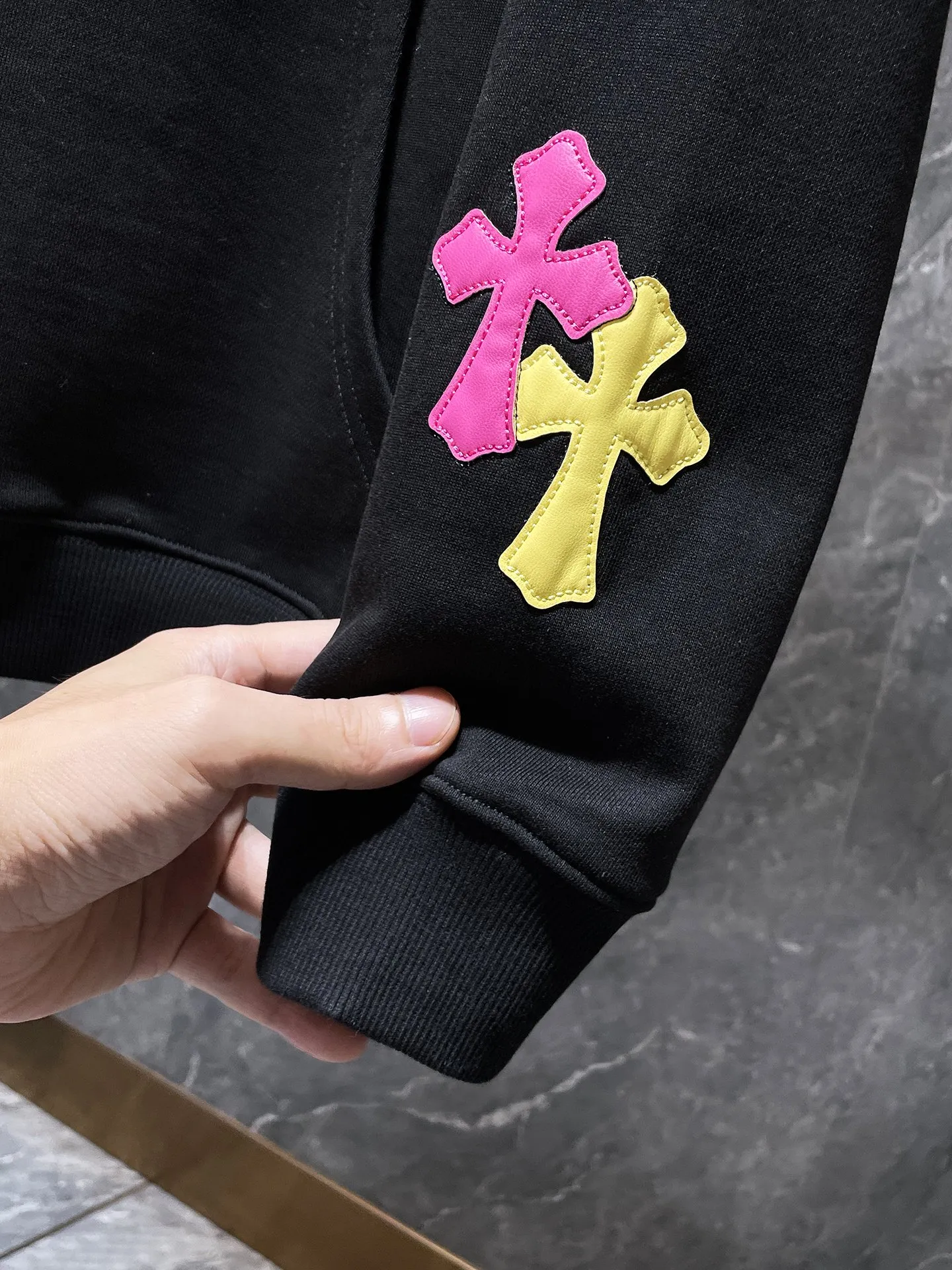 P250 Chrome Hearts Autumn and Winter 2025 Counter Synchronization Chrome Colorful Cross Piece Leather Sanskrit Horseshoe Hooded Sweatshirt Improved Customized Version 1:1 High Weight High Quality Fabric Recommended Color: White Black Size: S, M, L, XL